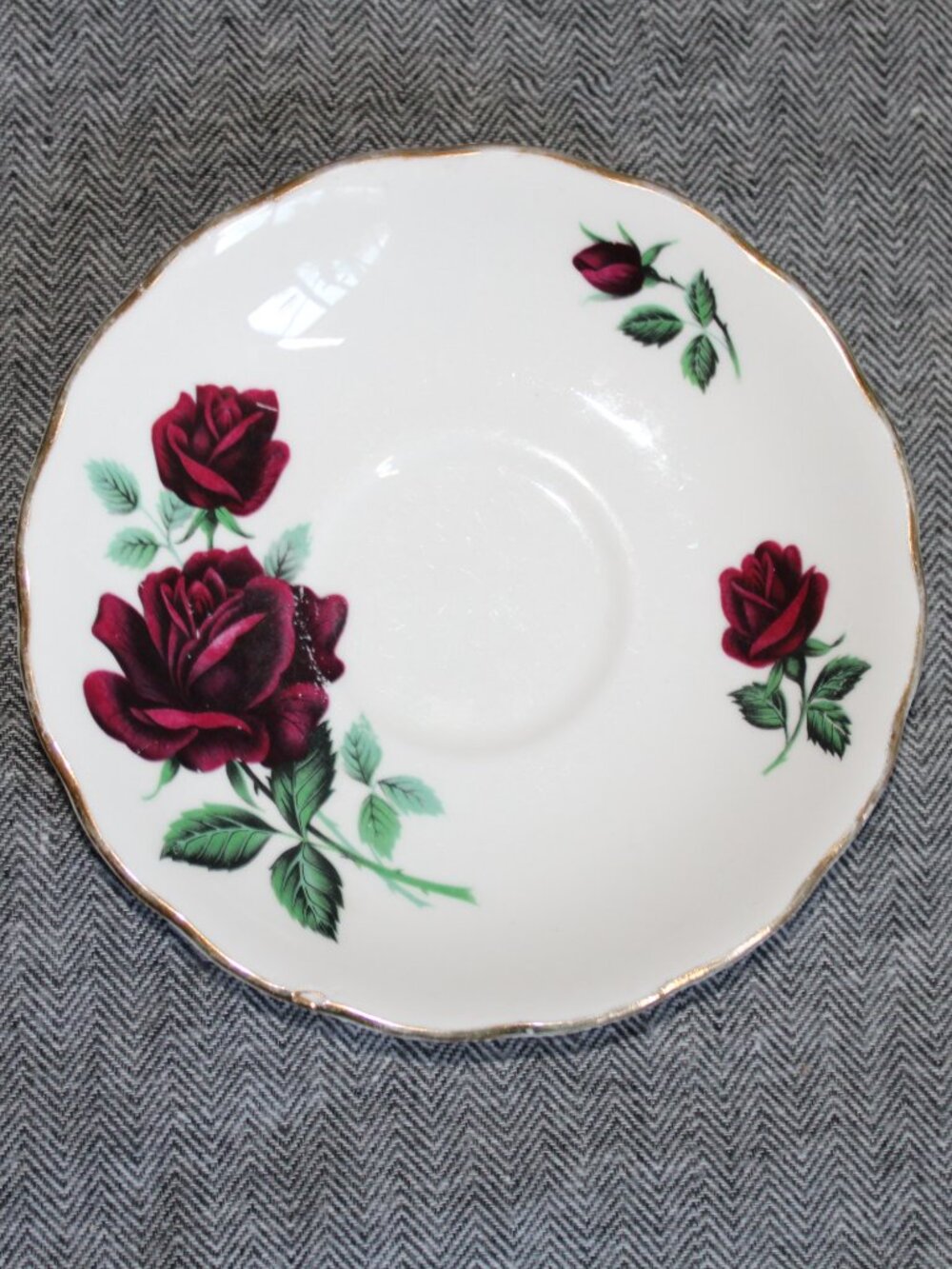 Vintage/MCM Royal Vale Red Roses White China Saucer w/ Gold Rims - Picture 12 of 14